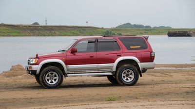 Автостекла Toyota Hilux Surf II c установкой в Москве